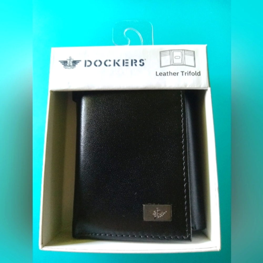 Black Leather Dockers Wallet